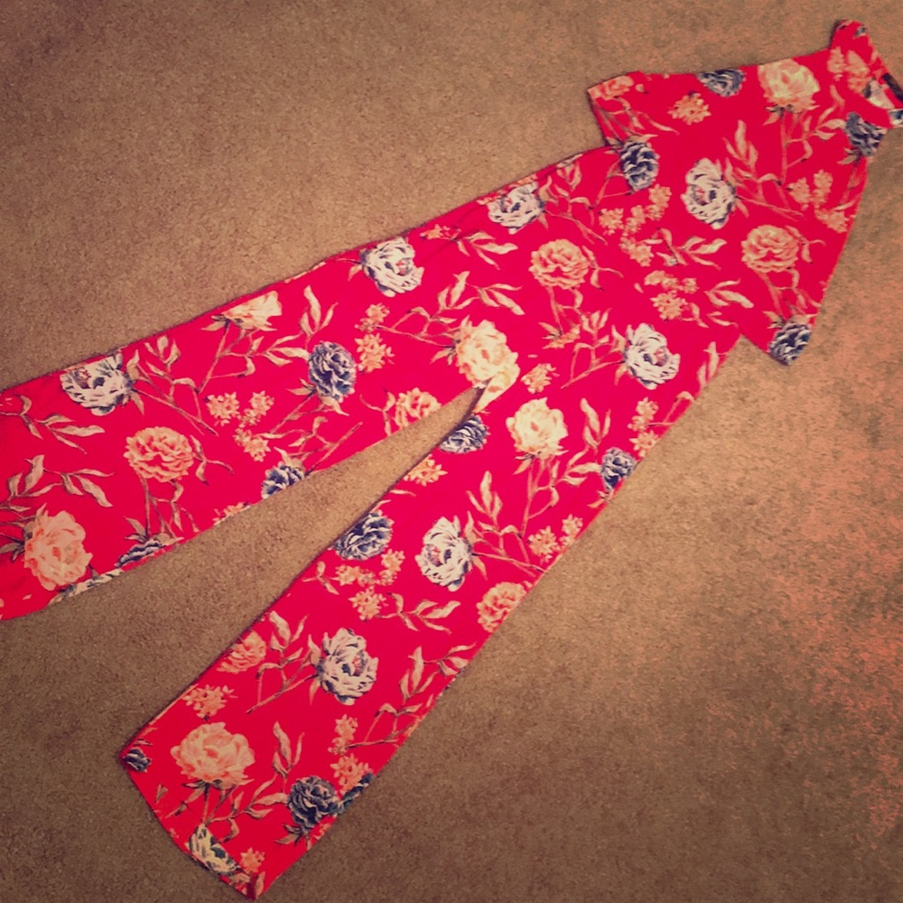 ❤️Red floral jumpsuit!!